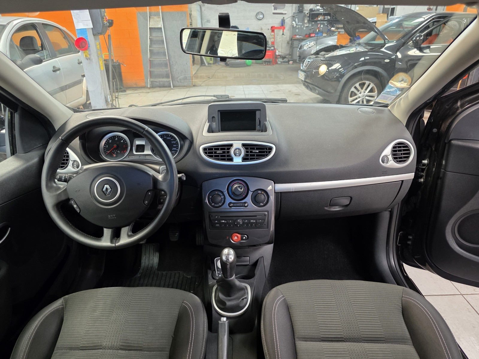 
                                                Voiture
                                                 RENAULT CLIO 3 ESTATE - 1.5 dCi 70 CV EXPRESSION CLIM - 4 CV