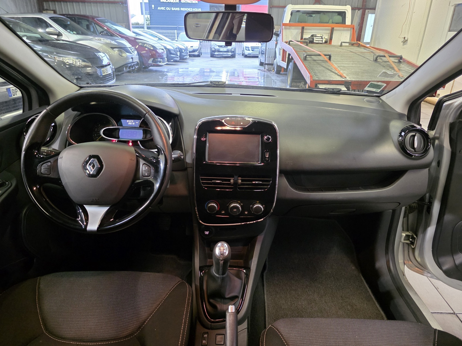 
                                                Voiture
                                                 RENAULT CLIO 4 - 1.5 dCi 75 CV BUSINESS ECO2