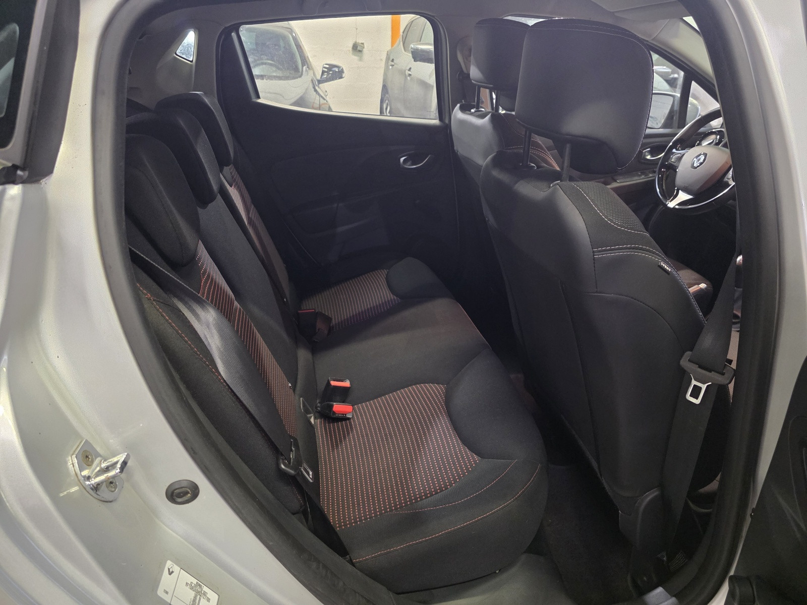 
                                                Voiture
                                                 RENAULT CLIO 4 - 1.5 dCi 75 CV BUSINESS ECO2
