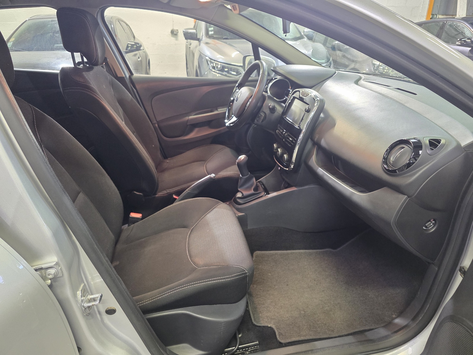 
                                                Voiture
                                                 RENAULT CLIO 4 - 1.5 dCi 75 CV BUSINESS ECO2