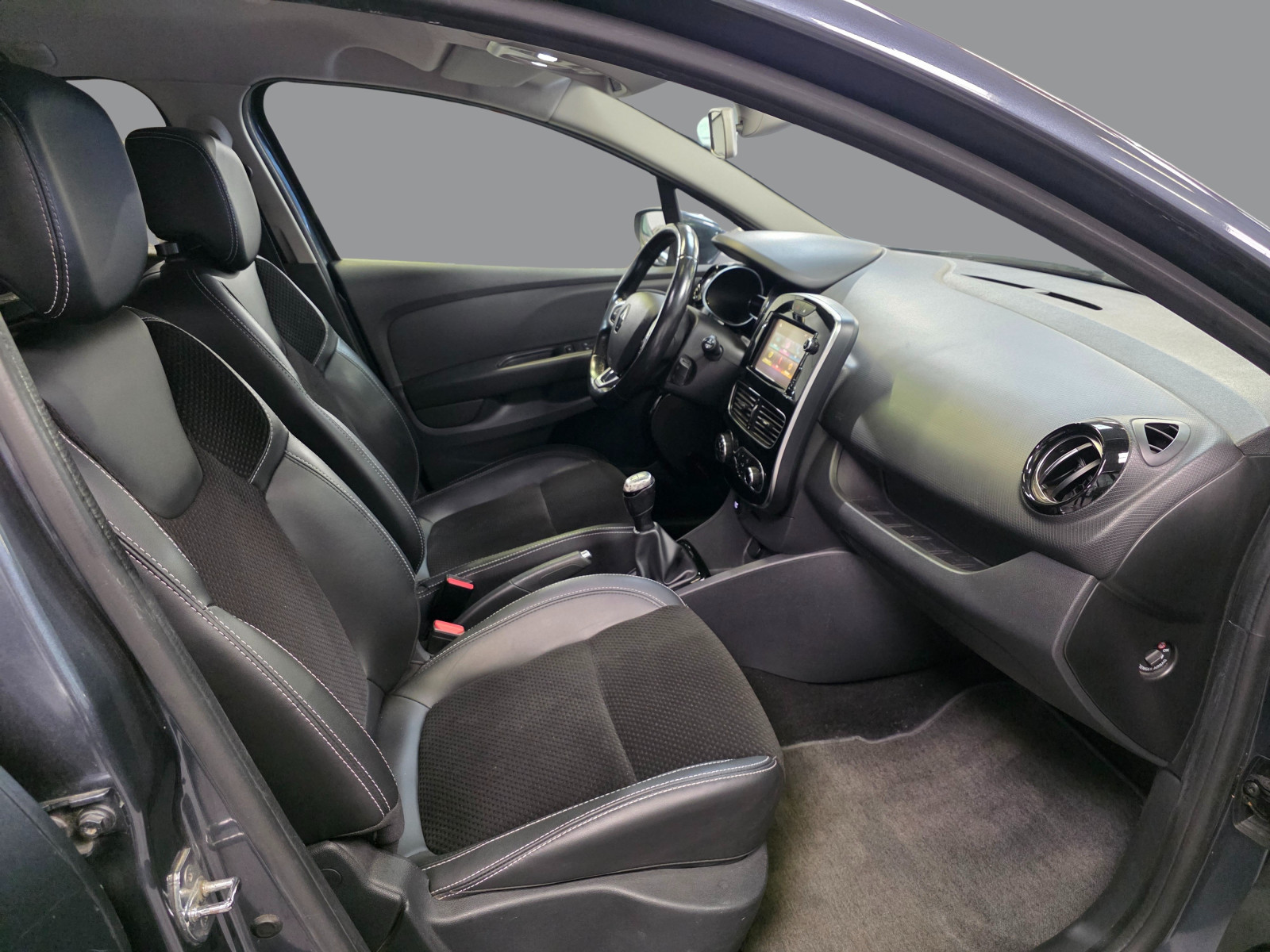 
                                                Voiture
                                                 Renault clio 4 estate - 1.5 dci 90 cv energy intens