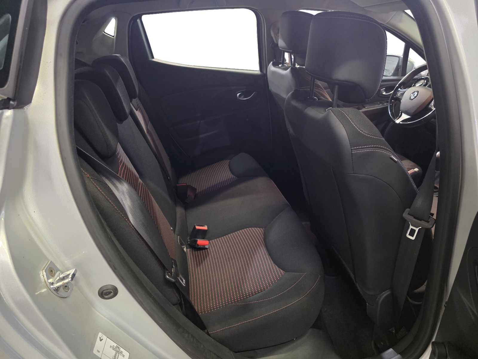 
                                                Voiture
                                                 Renault Clio