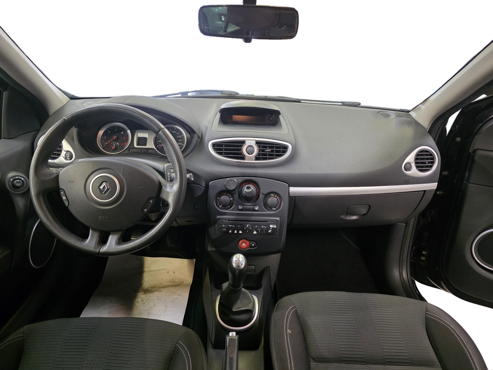 
                                                Voiture
                                                 Renault Clio