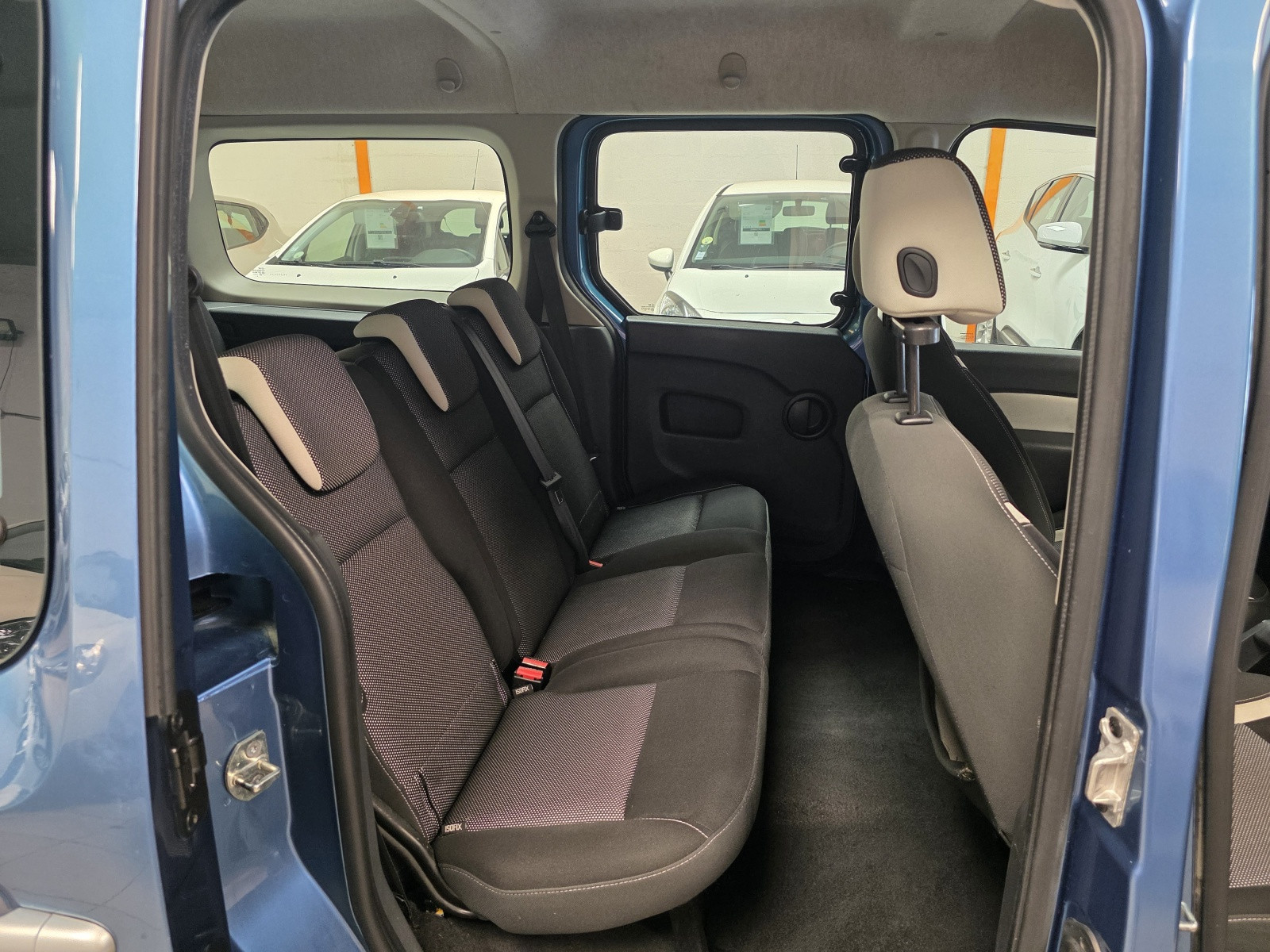 
                                                Voiture
                                                 RENAULT GRAND KANGOO - 1.5 dCi 110 CV INTENS 7 PLACES - 6 CV