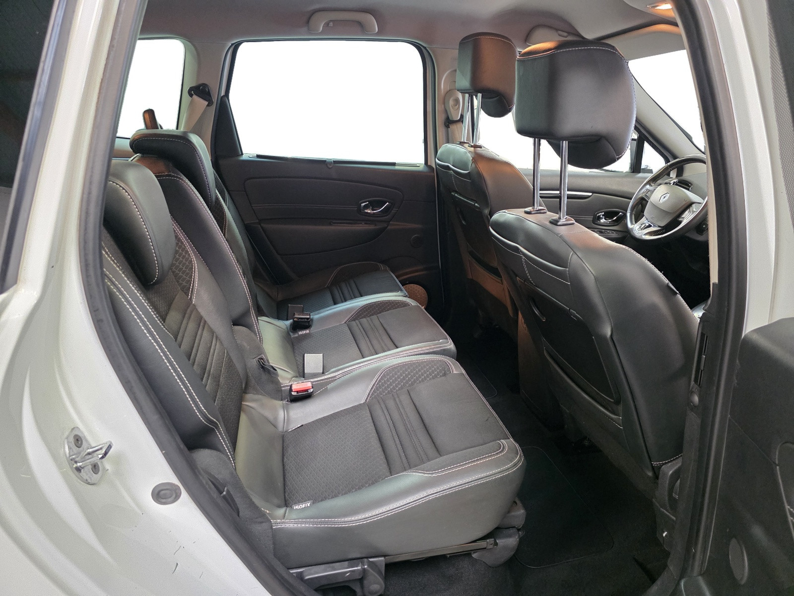 
                                                Voiture
                                                 RENAULT GRAND SCENIC 3 - 1.5 dCi 110 CV BOSE 7 PLACES - 5 CV