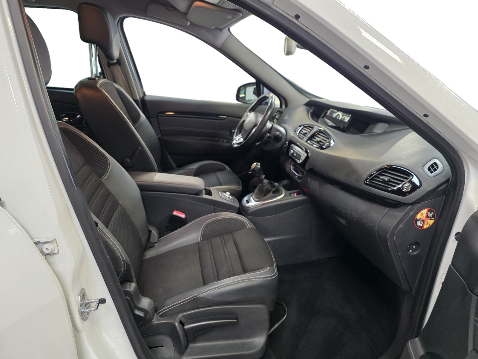 
                                                Voiture
                                                 RENAULT GRAND SCENIC 3 - 1.5 dCi 110 CV BOSE 7 PLACES - 5 CV