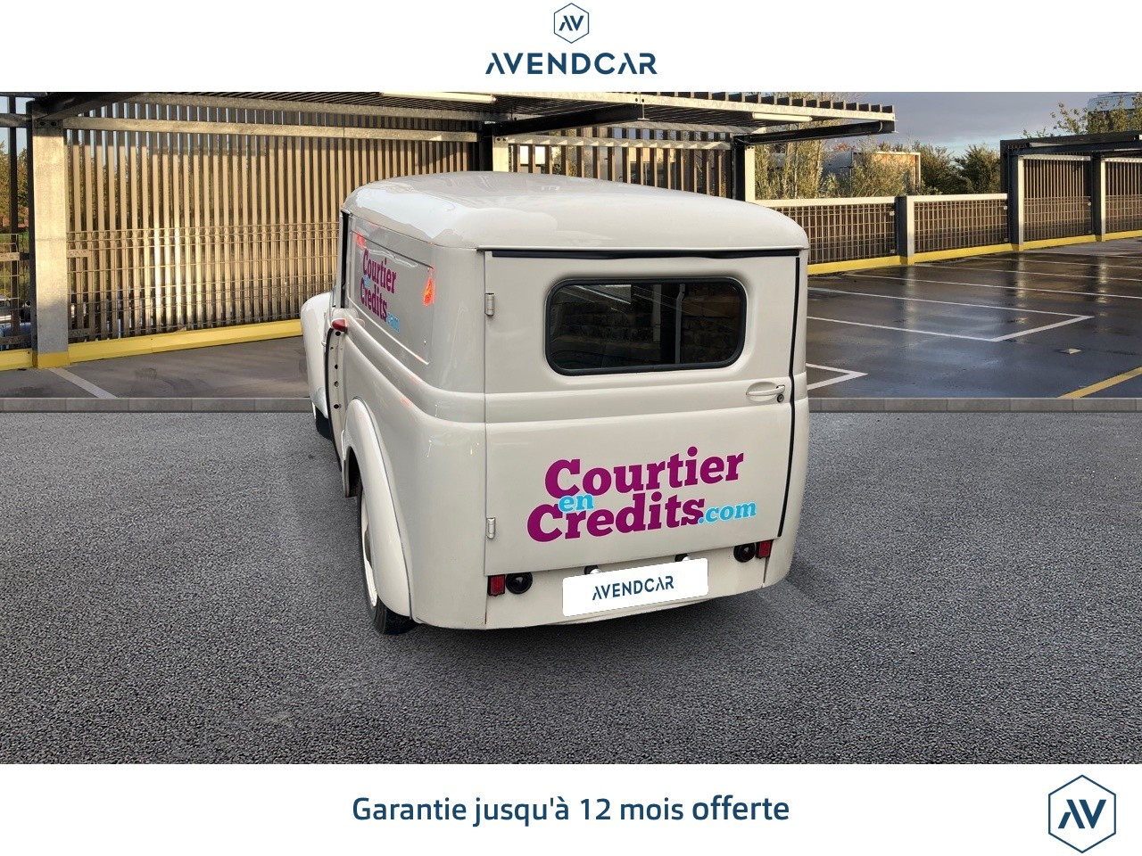 
                                                Voiture
                                                 RENAULT JUVAQUATRE
