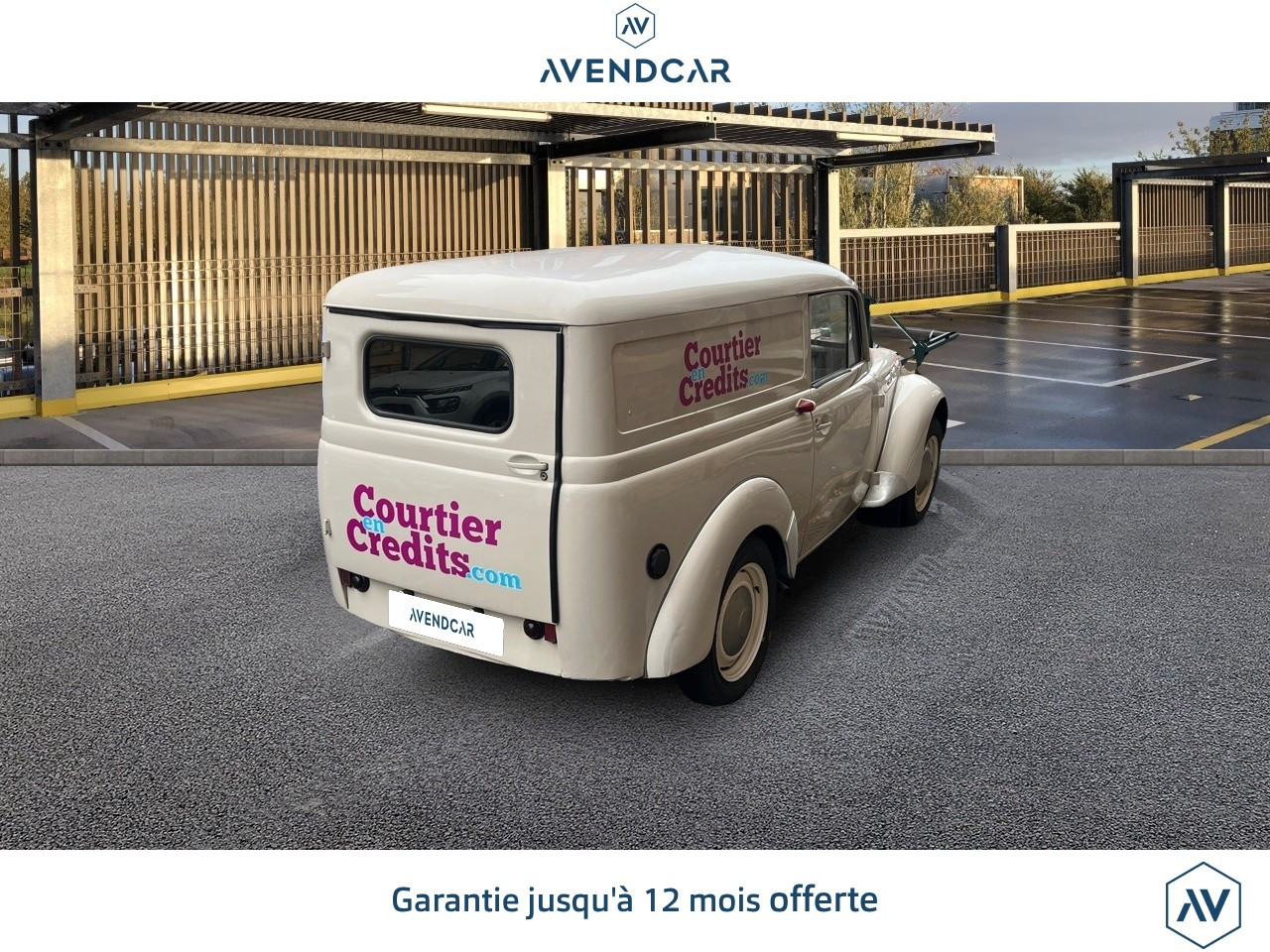 
                                                Voiture
                                                 RENAULT JUVAQUATRE