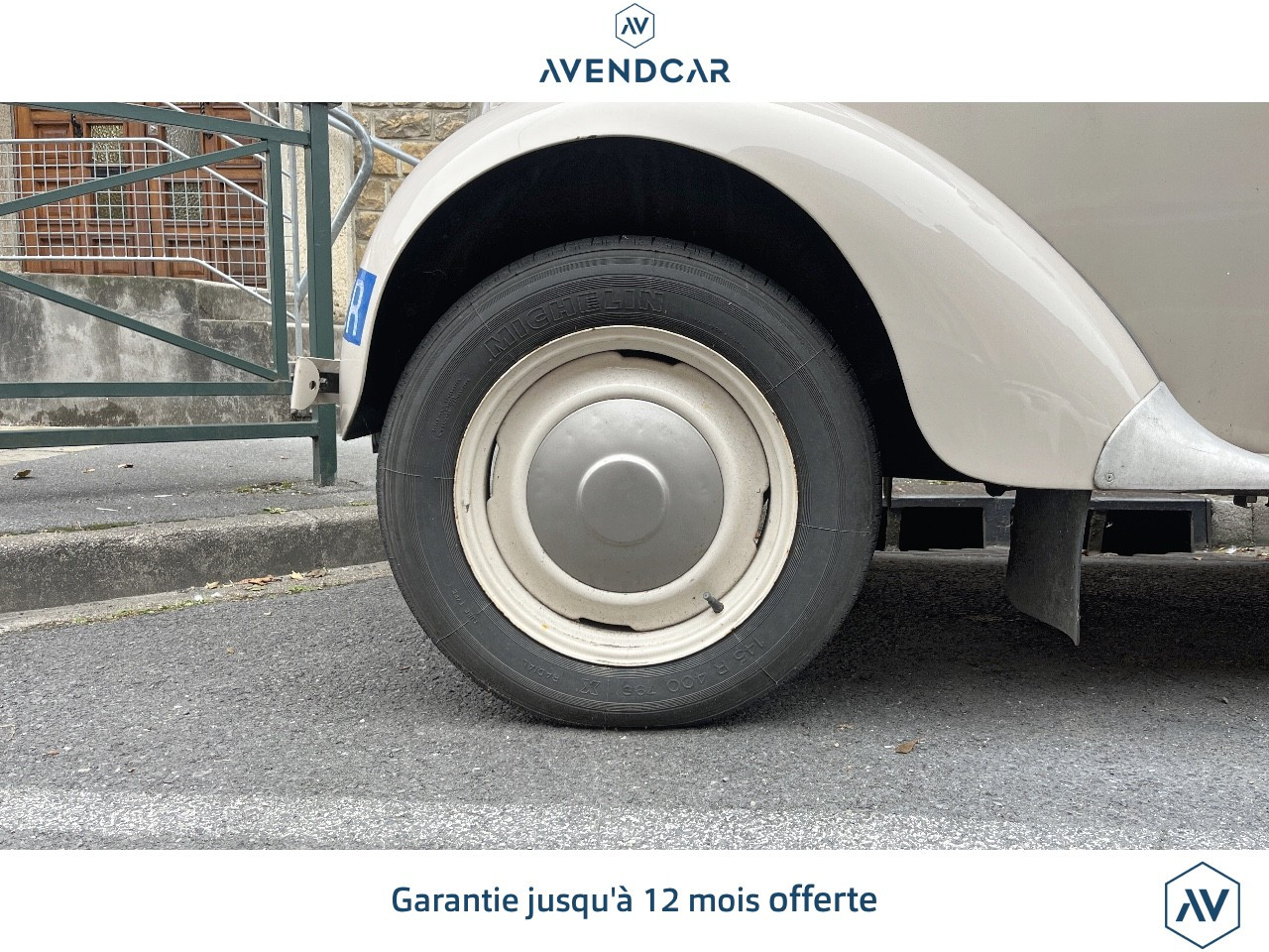 
                                                Voiture
                                                 RENAULT JUVAQUATRE