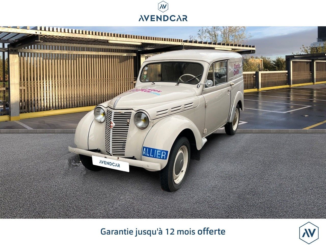 
                                                Voiture
                                                 RENAULT JUVAQUATRE