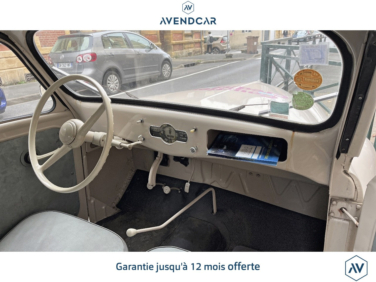 
                                                Voiture
                                                 RENAULT JUVAQUATRE