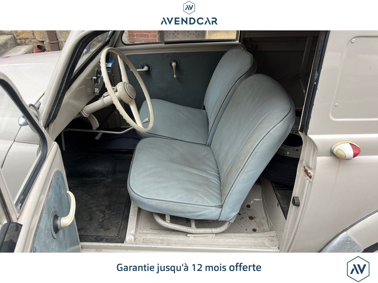 
                                                Voiture
                                                 RENAULT JUVAQUATRE