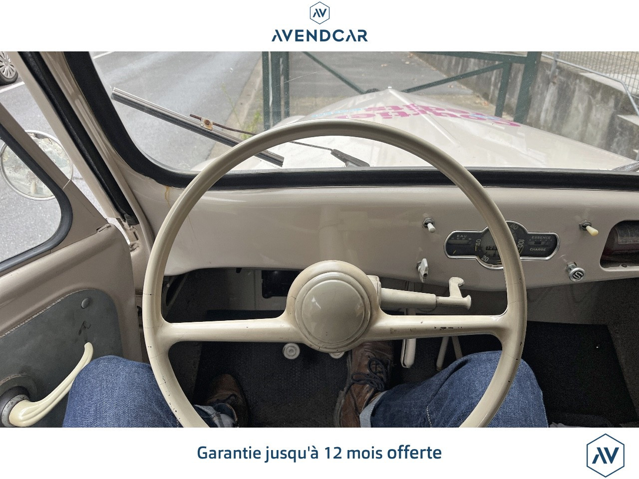 
                                                Voiture
                                                 RENAULT JUVAQUATRE