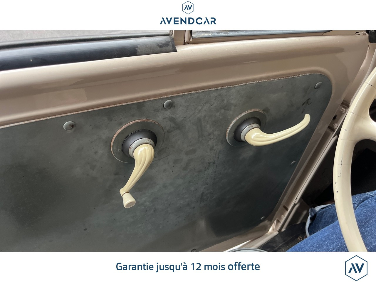 
                                                Voiture
                                                 RENAULT JUVAQUATRE