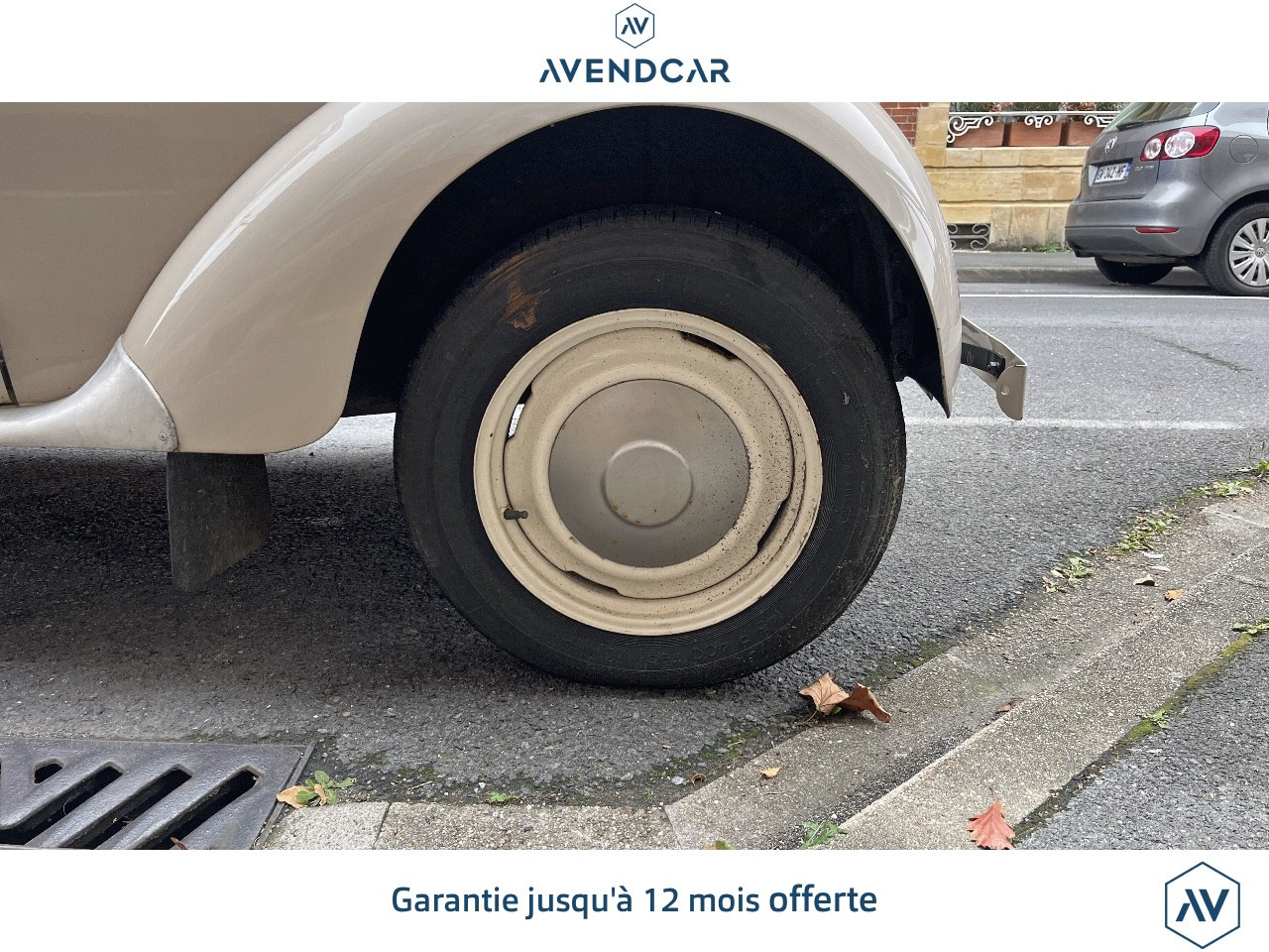 
                                                Voiture
                                                 RENAULT JUVAQUATRE