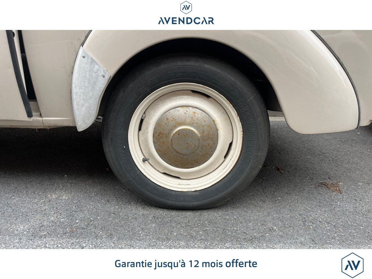 
                                                Voiture
                                                 RENAULT JUVAQUATRE