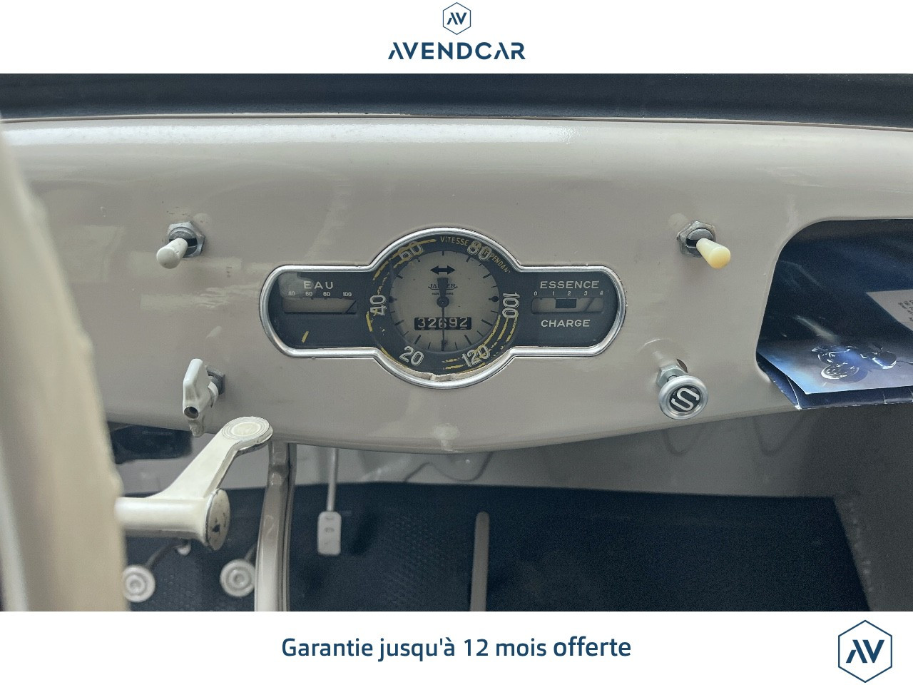 
                                                Utilitaire
                                                 RENAULT JUVAQUATRE