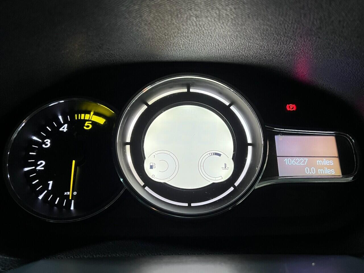 Voiture
                                                 Renault Megane 1.5 dCi ENERGY Knight Edition Hatchback 5dr Diesel Manual Euro 5 (s/s) (110 ps)