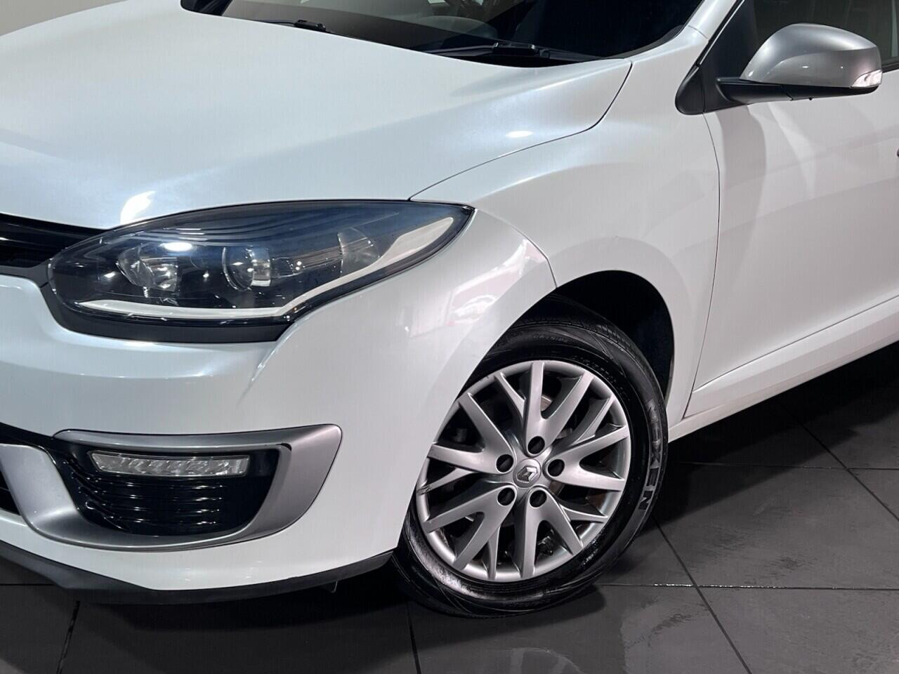 Voiture
                                                 Renault Megane 1.5 dCi ENERGY Knight Edition Hatchback 5dr Diesel Manual Euro 5 (s/s) (110 ps)