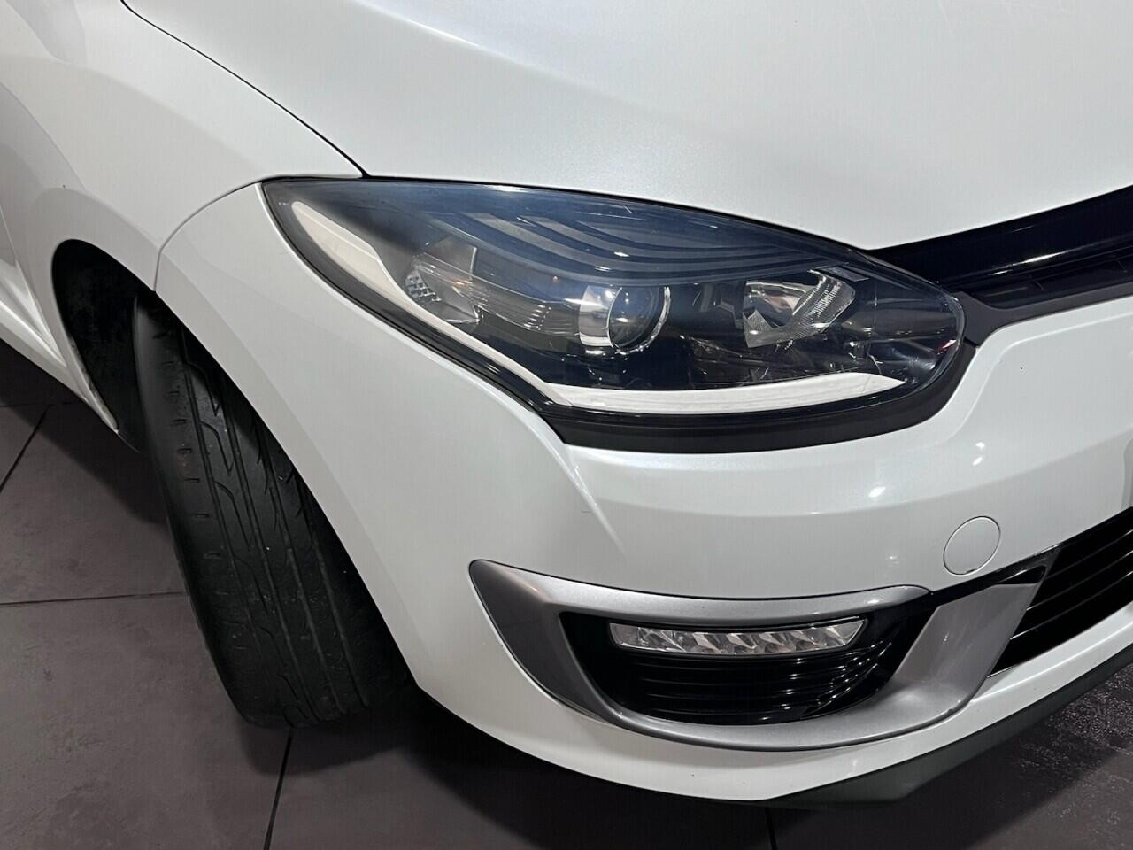 Voiture
                                                 Renault Megane 1.5 dCi ENERGY Knight Edition Hatchback 5dr Diesel Manual Euro 5 (s/s) (110 ps)
