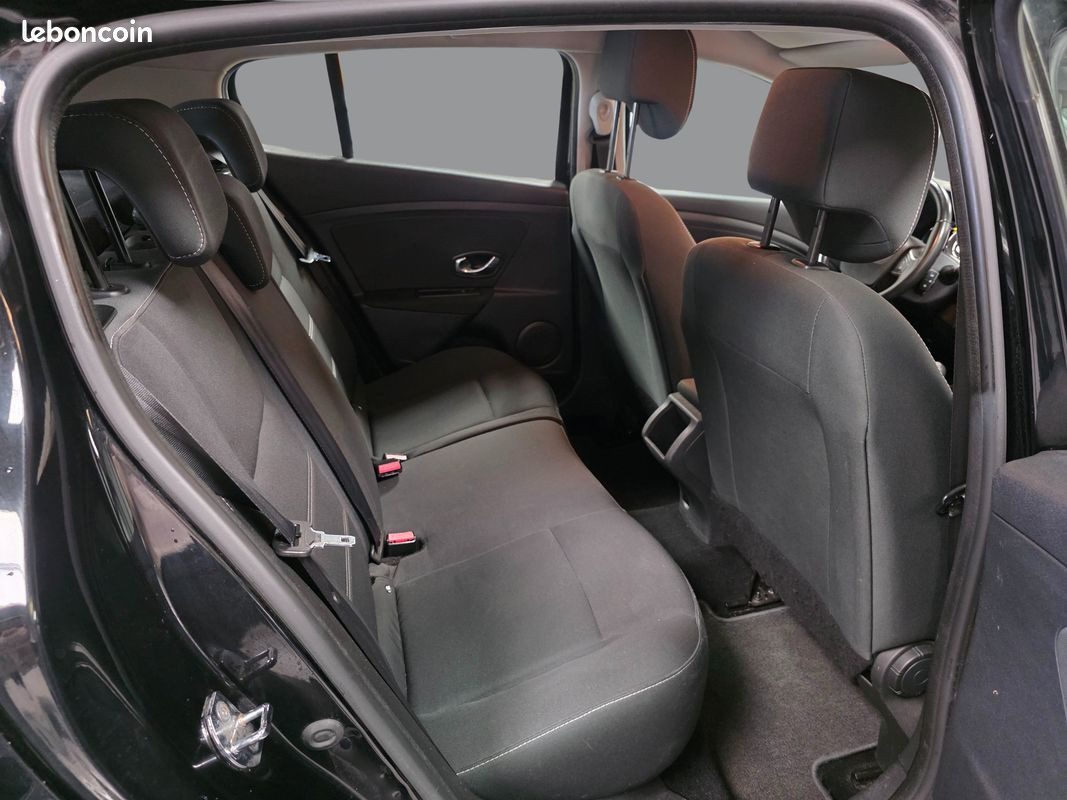 
                                                Voiture
                                                 RENAULT MEGANE 3 - 1.5 dCi 110 CV BUSINESS - 5 CV