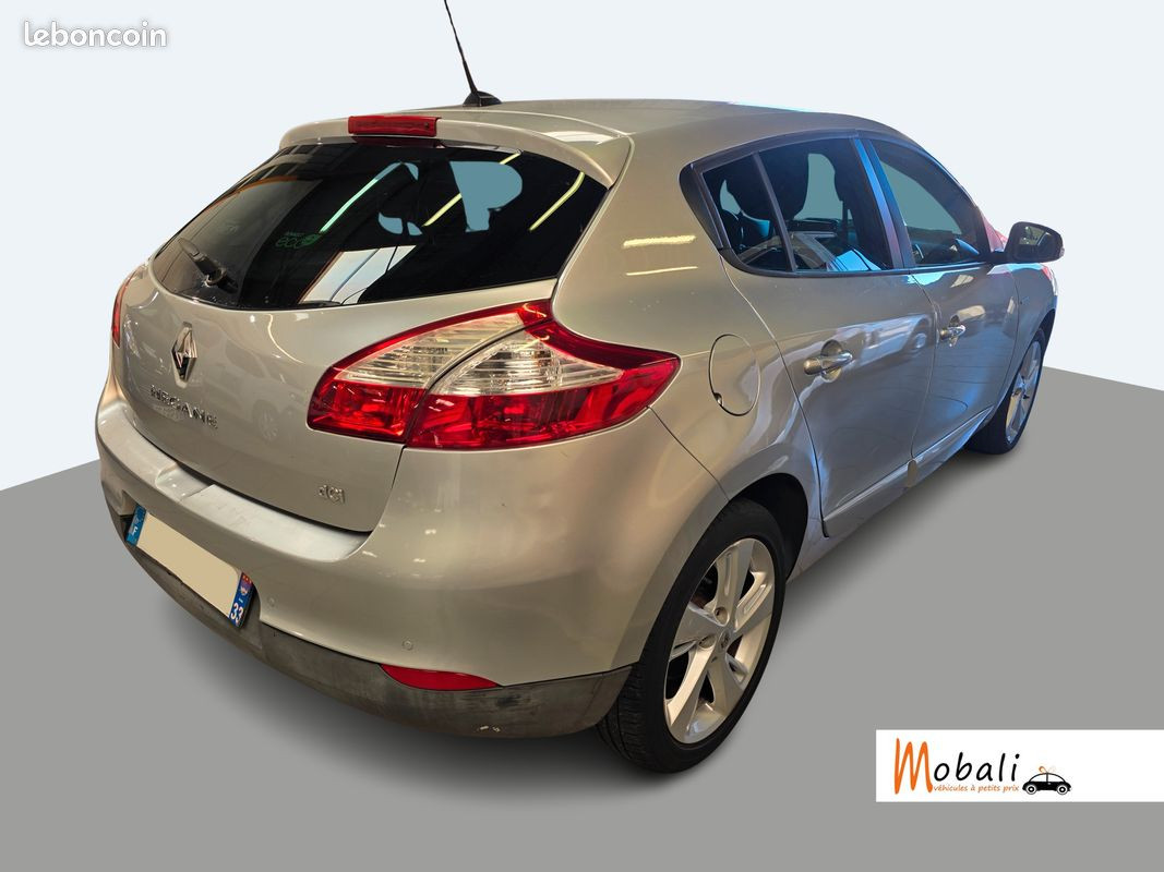 
                                                Voiture
                                                 RENAULT MEGANE 3 - 1.5 dCi 110 CV LIMITED - 5 CV