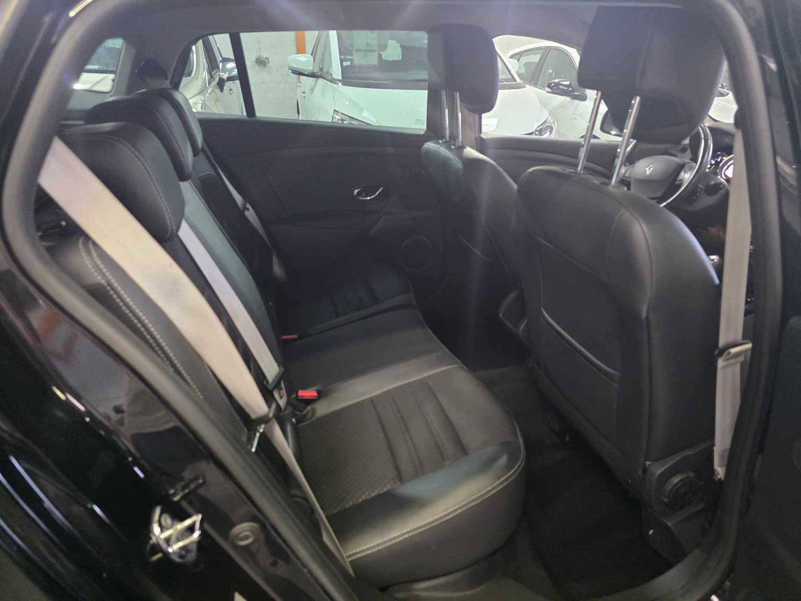 
                                                Voiture
                                                 RENAULT MEGANE 3 ESTATE - 1.6 dCi 130 CV Energy BOSE-EDITION - 6 CV