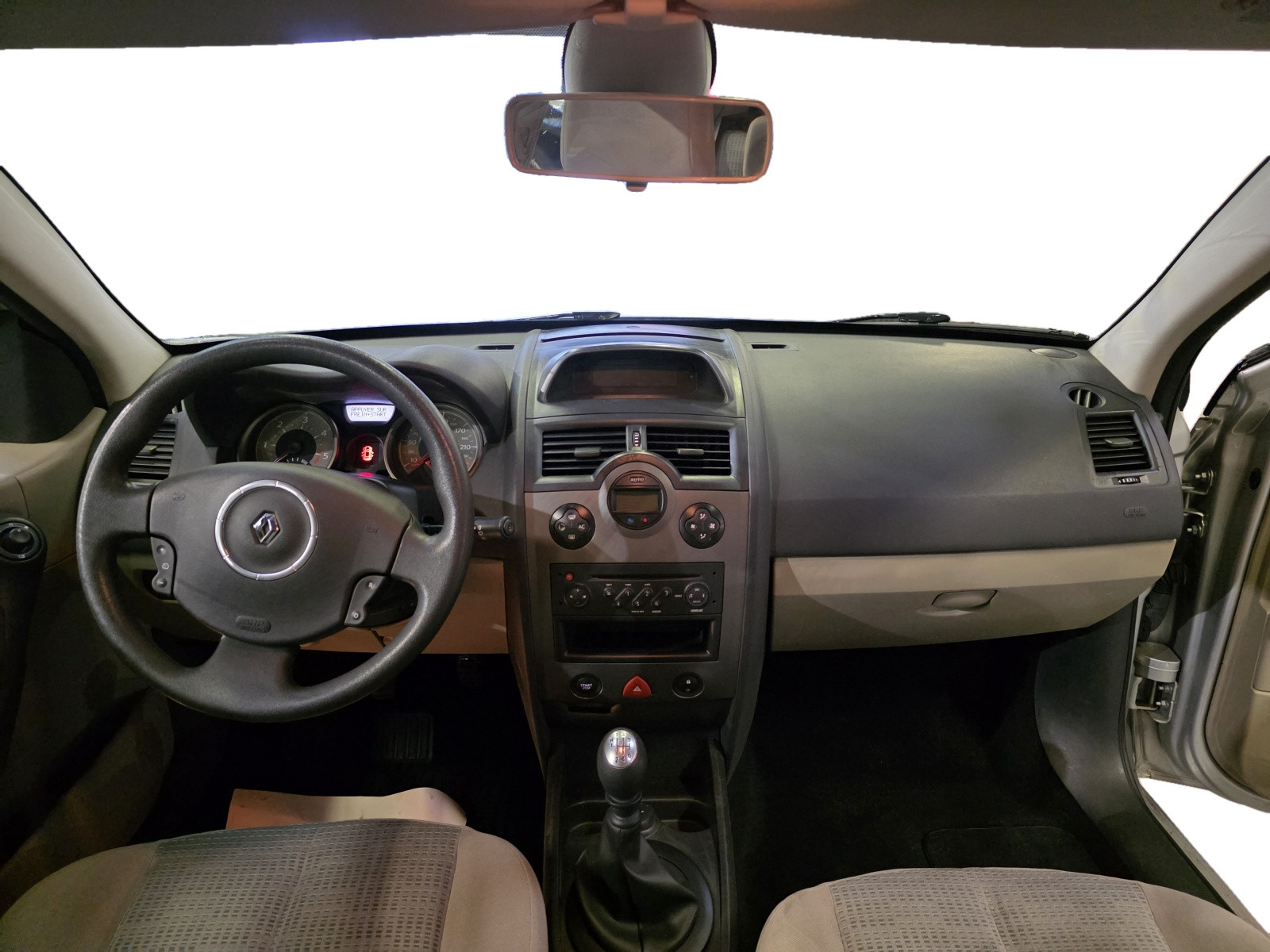 
                                                Voiture
                                                 Renault Mégane