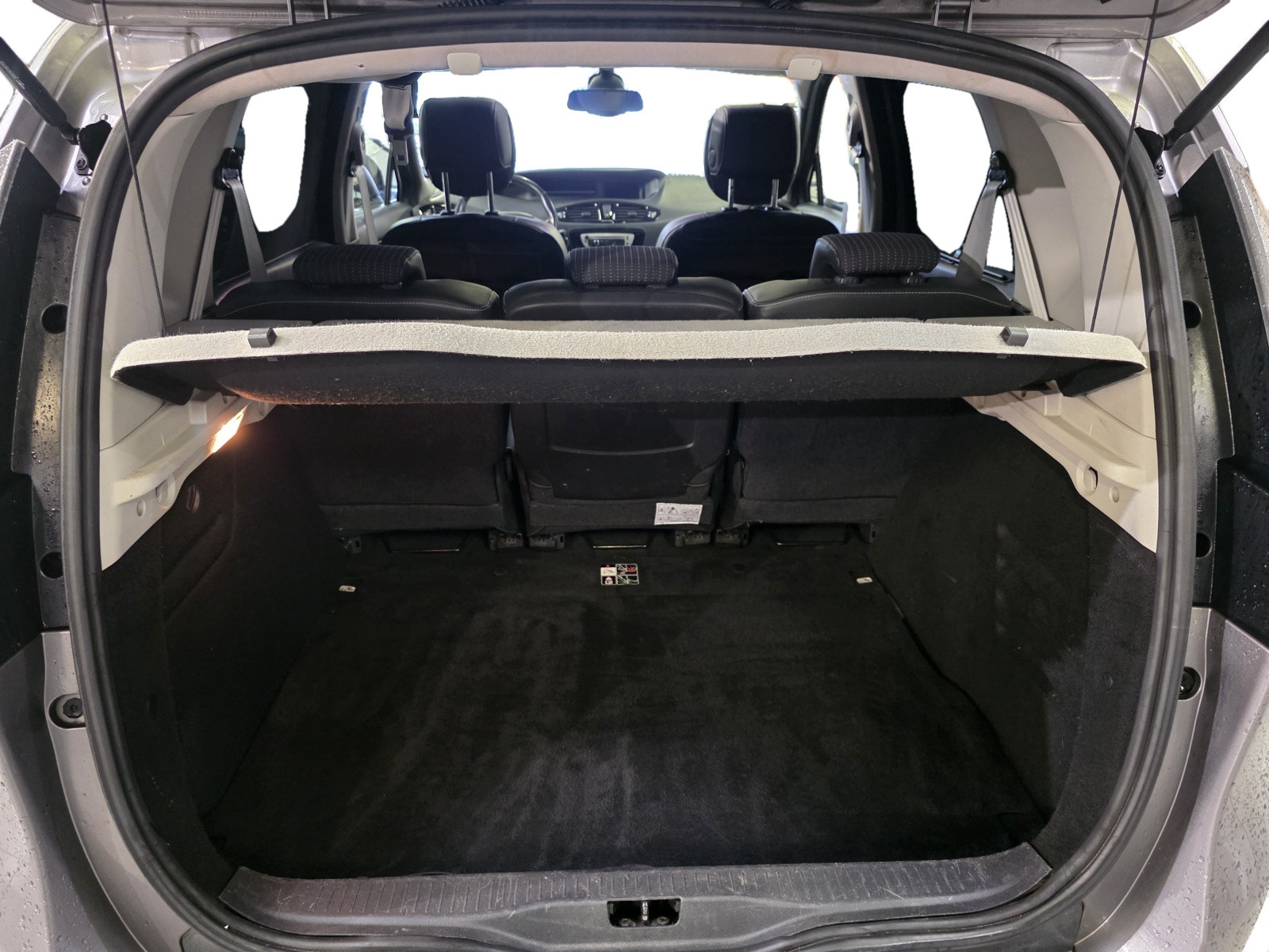 
                                                Voiture
                                                 RENAULT SCENIC 3 - 1.5 dCi 110 CV BOSE EDITION