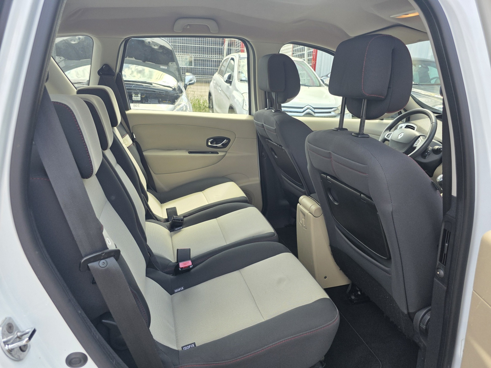 
                                                Voiture
                                                 RENAULT SCENIC 3 - 1.5 dCi 110 CV EXPRESSION - 5 CV
