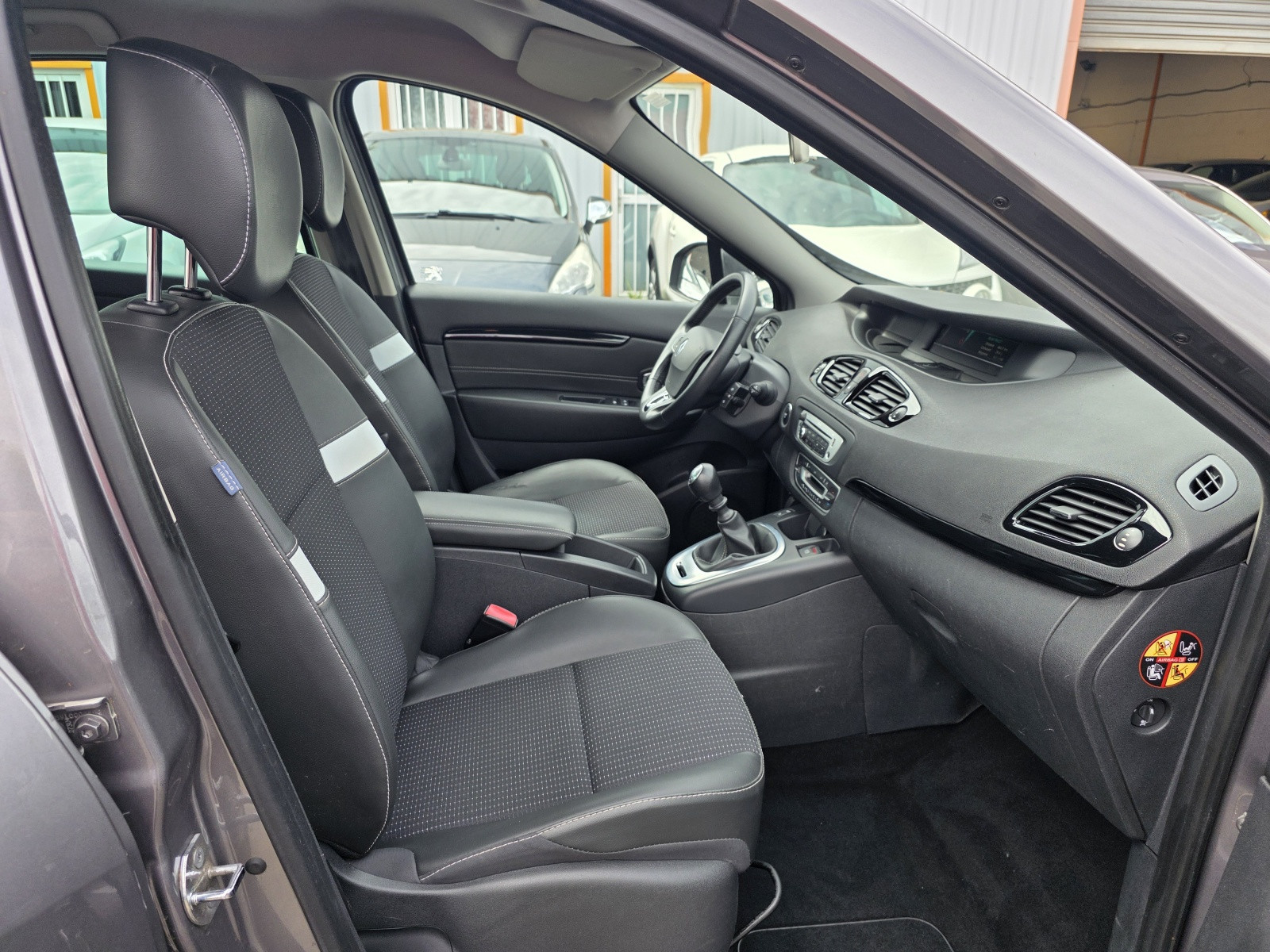 
                                                Voiture
                                                 RENAULT SCENIC 3 - 1.5 dCi 110 CV ZEN - 5 CV