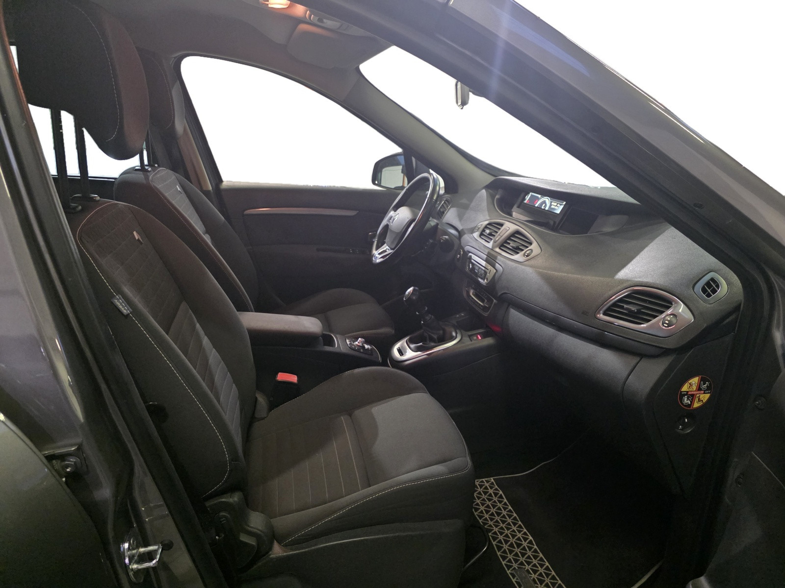 
                                                Voiture
                                                 RENAULT SCENIC 3 - 1.5 DCI 95 CV LIMITED