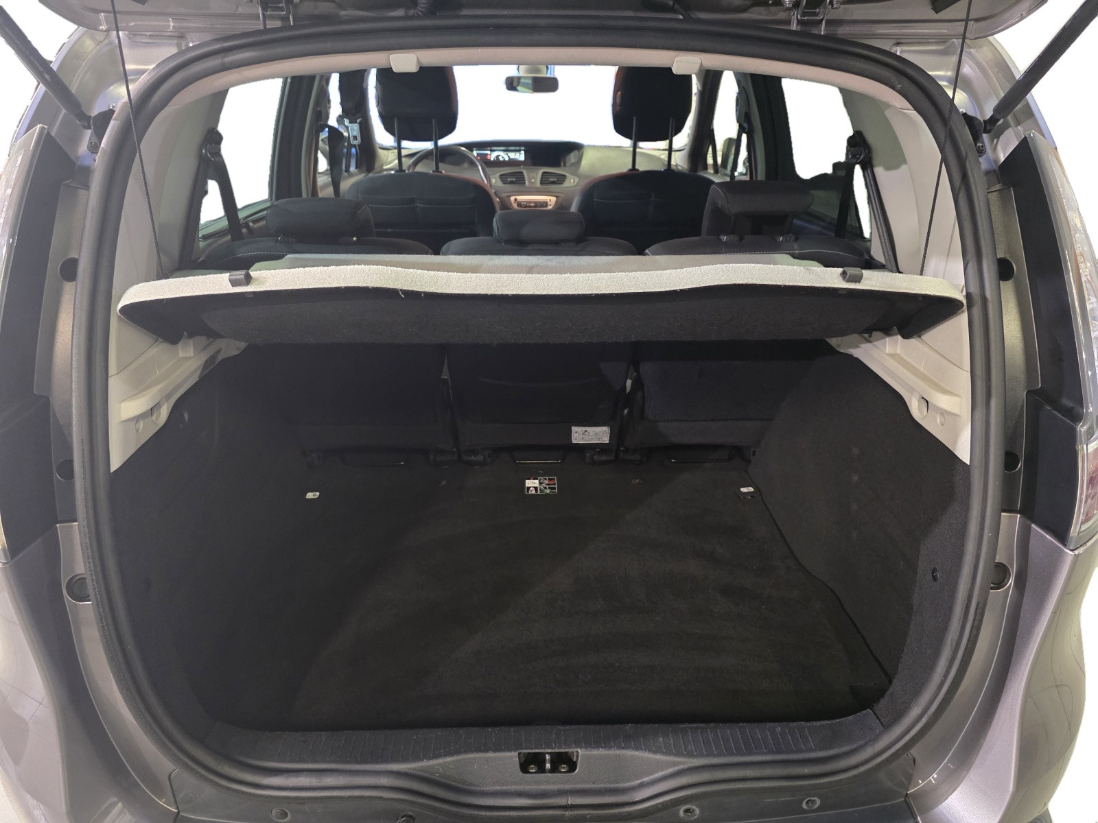 
                                                Voiture
                                                 RENAULT SCENIC 3 - 1.5 DCI 95 CV LIMITED