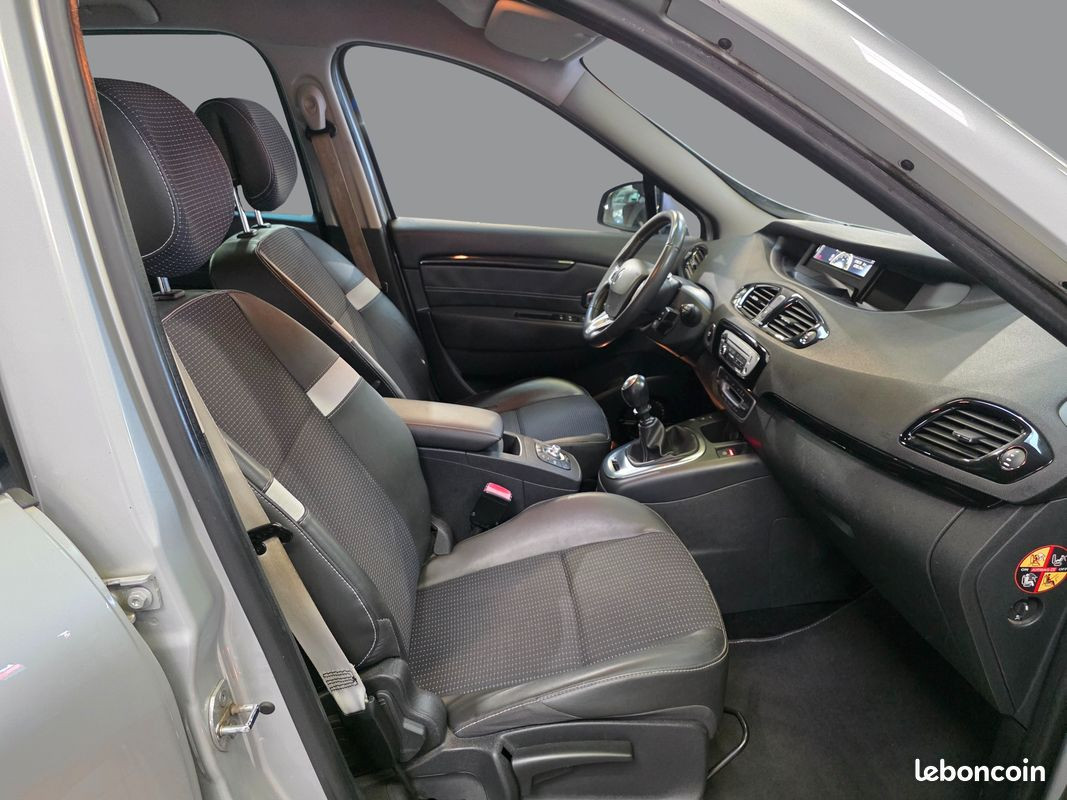 
                                                Voiture
                                                 RENAULT SCENIC 3 - 1.6 dCi 130 CV BOSE