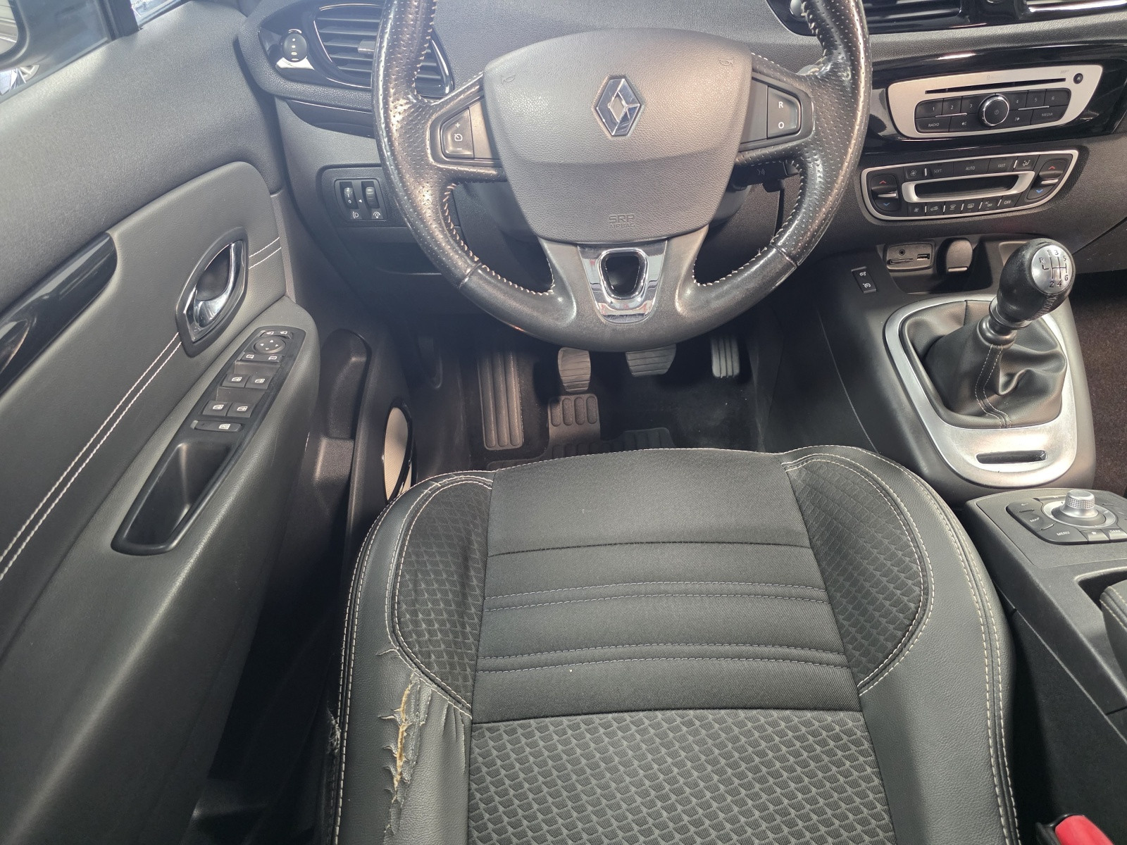 
                                                Voiture
                                                 RENAULT SCENIC 3 - 1.6 dCi 130 CV BOSE EDITION - 7 CV