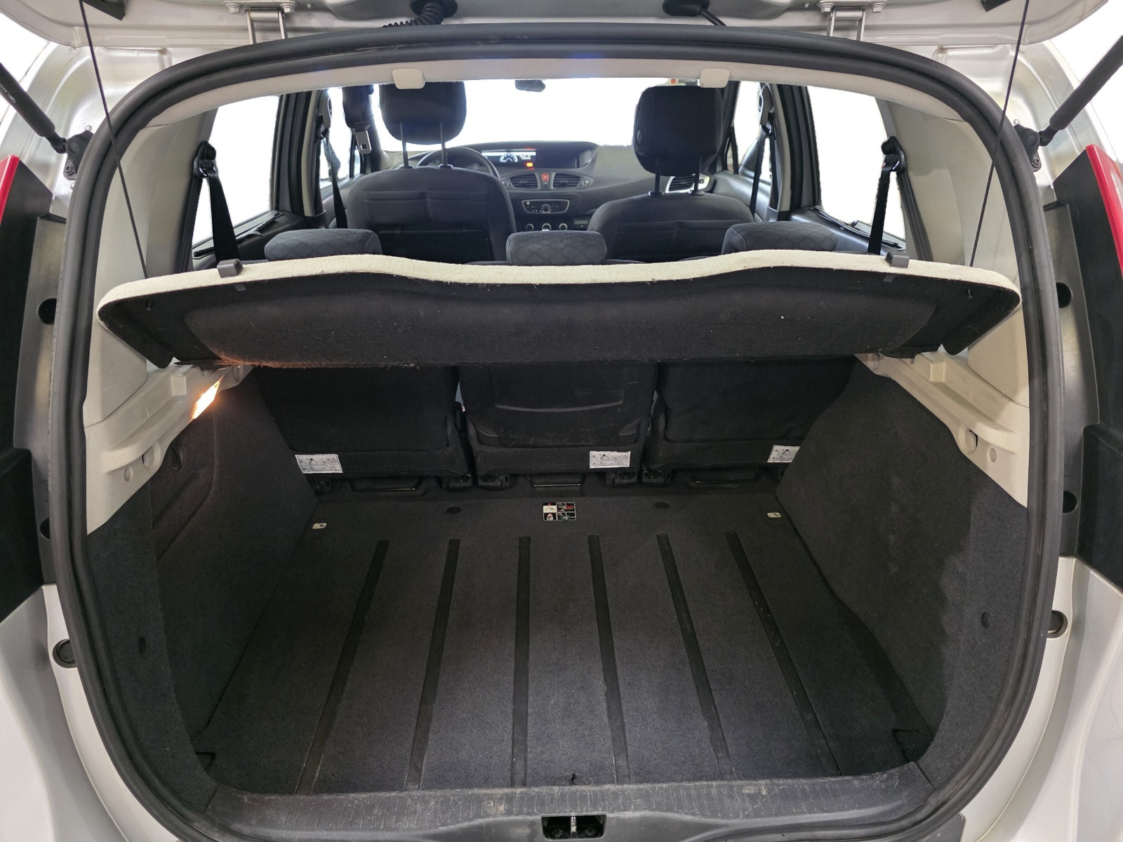 
                                                Voiture
                                                 Renault Scénic