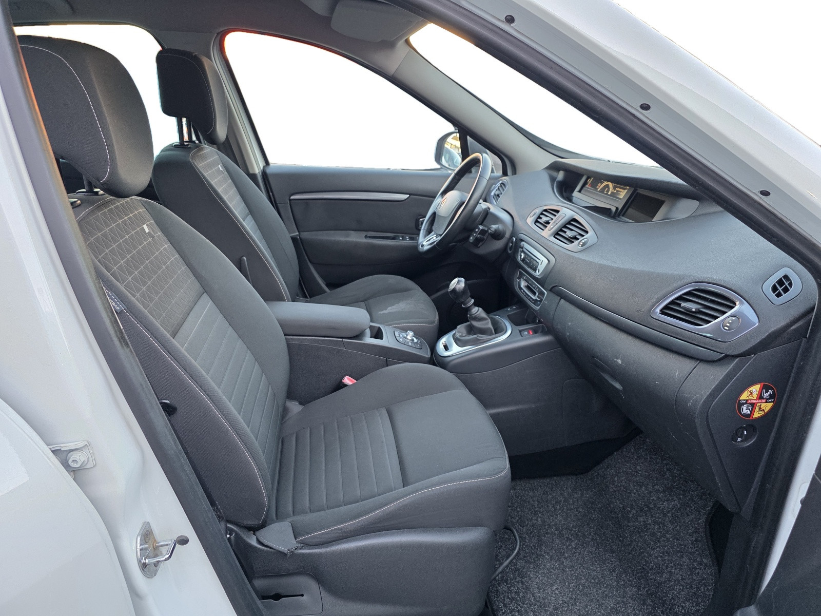 
                                                Voiture
                                                 Renault Scénic