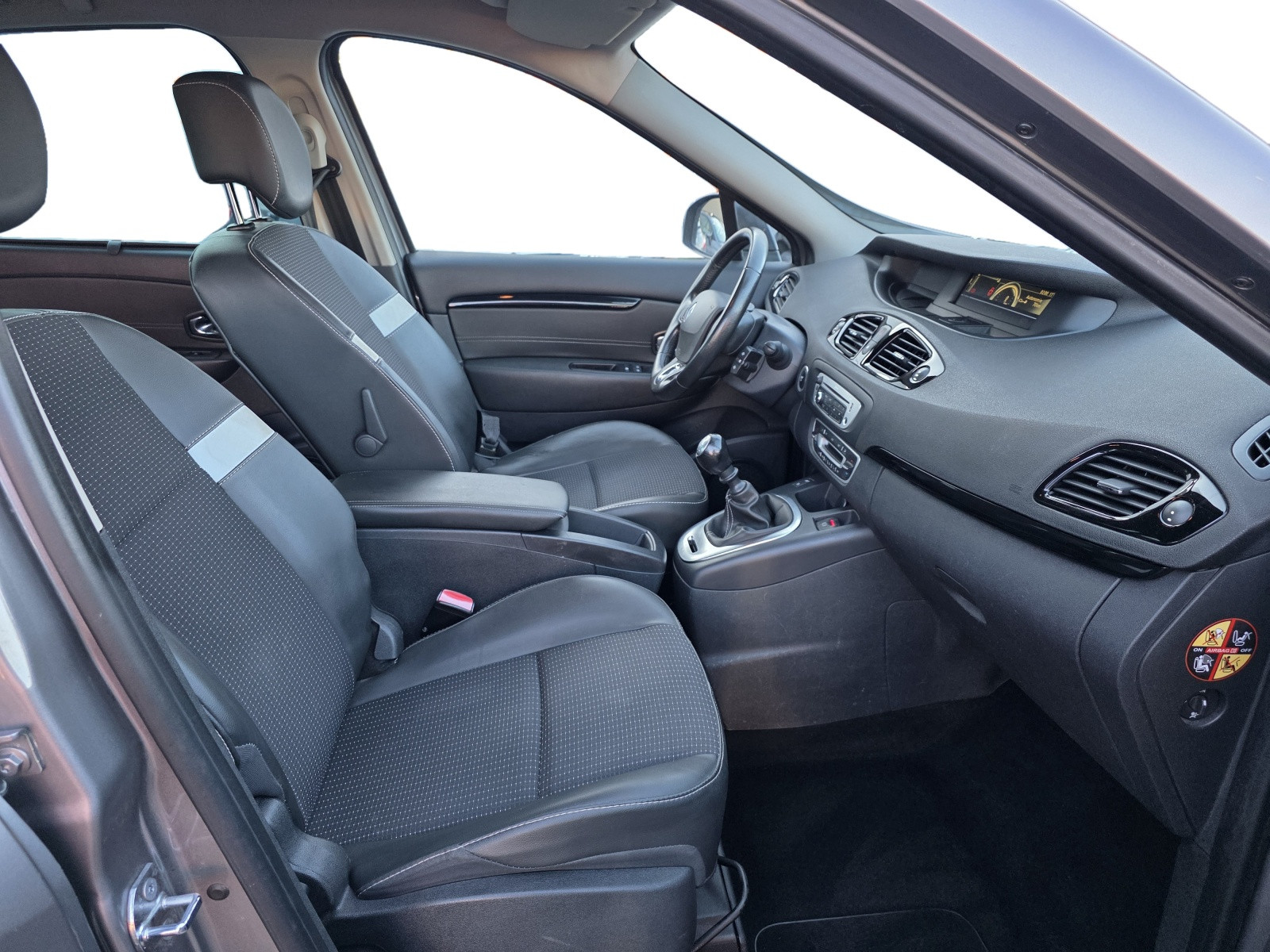 
                                                Voiture
                                                 Renault Scénic