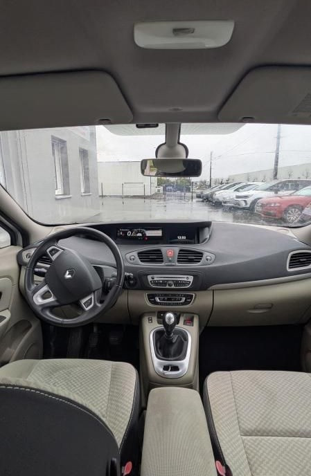
                                                Voiture
                                                 Renault Scénic III 1.6 DCi 130 Eco