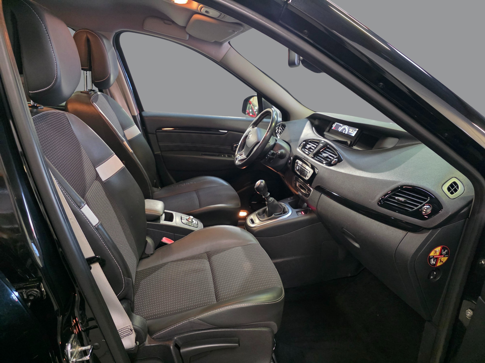 
                                                Voiture
                                                 RENAULT SCENIC3 - 1.5 dCi 110 CV BOSE EDITION