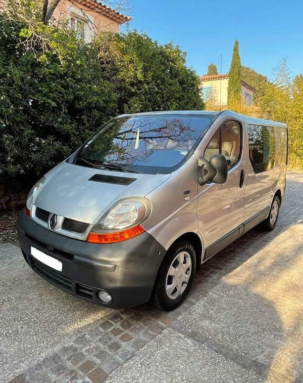 
                                                Utilitaire
                                                 RENAULT TRAFIC aménagé et isolé 140 CV 2,5L HDI