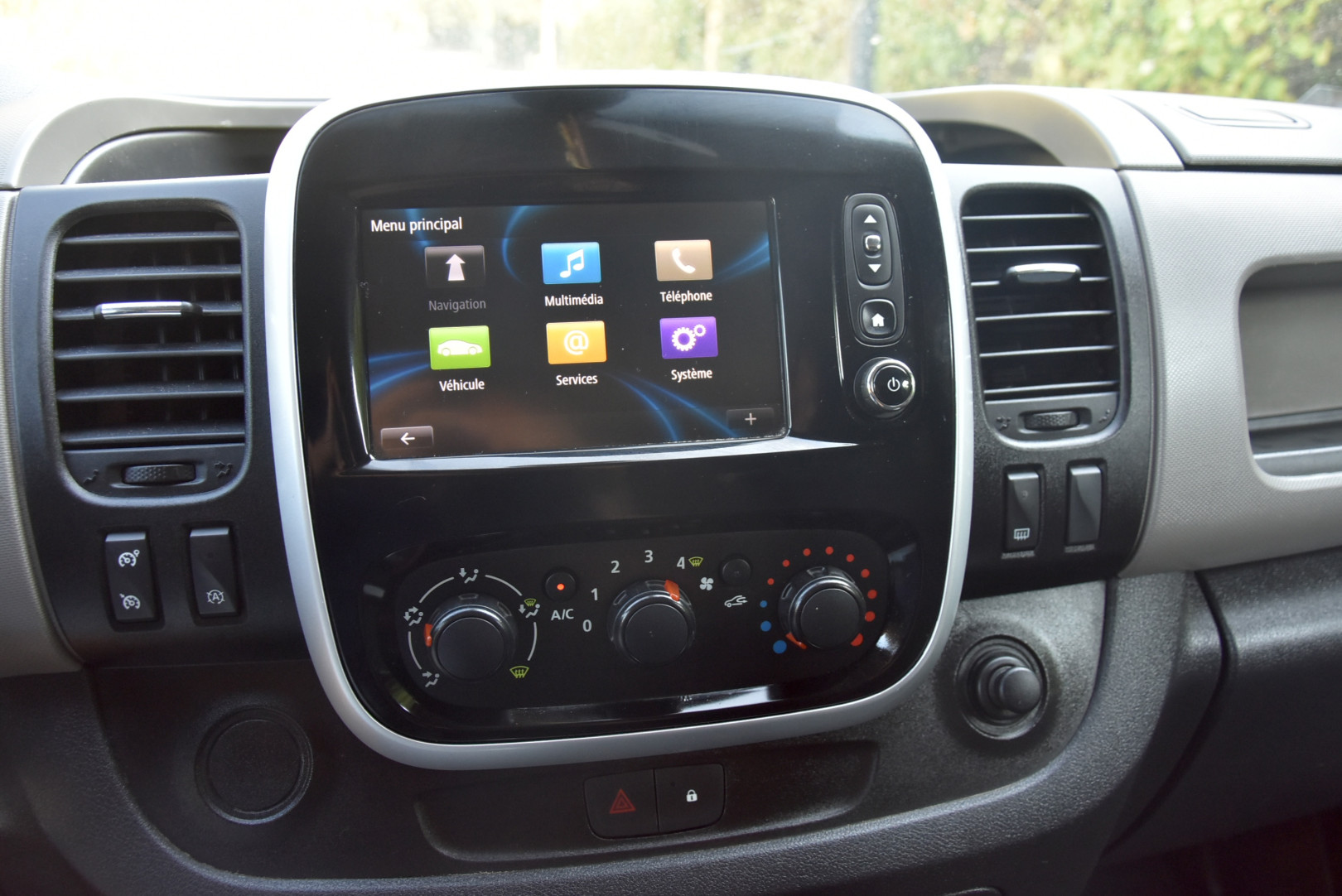 
                                                Voiture
                                                 Renault Trafic III 1.6 Dci 140 Grand Confort