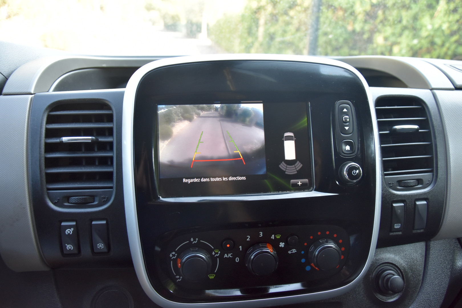 
                                                Voiture
                                                 Renault Trafic III 1.6 Dci 140 Grand Confort