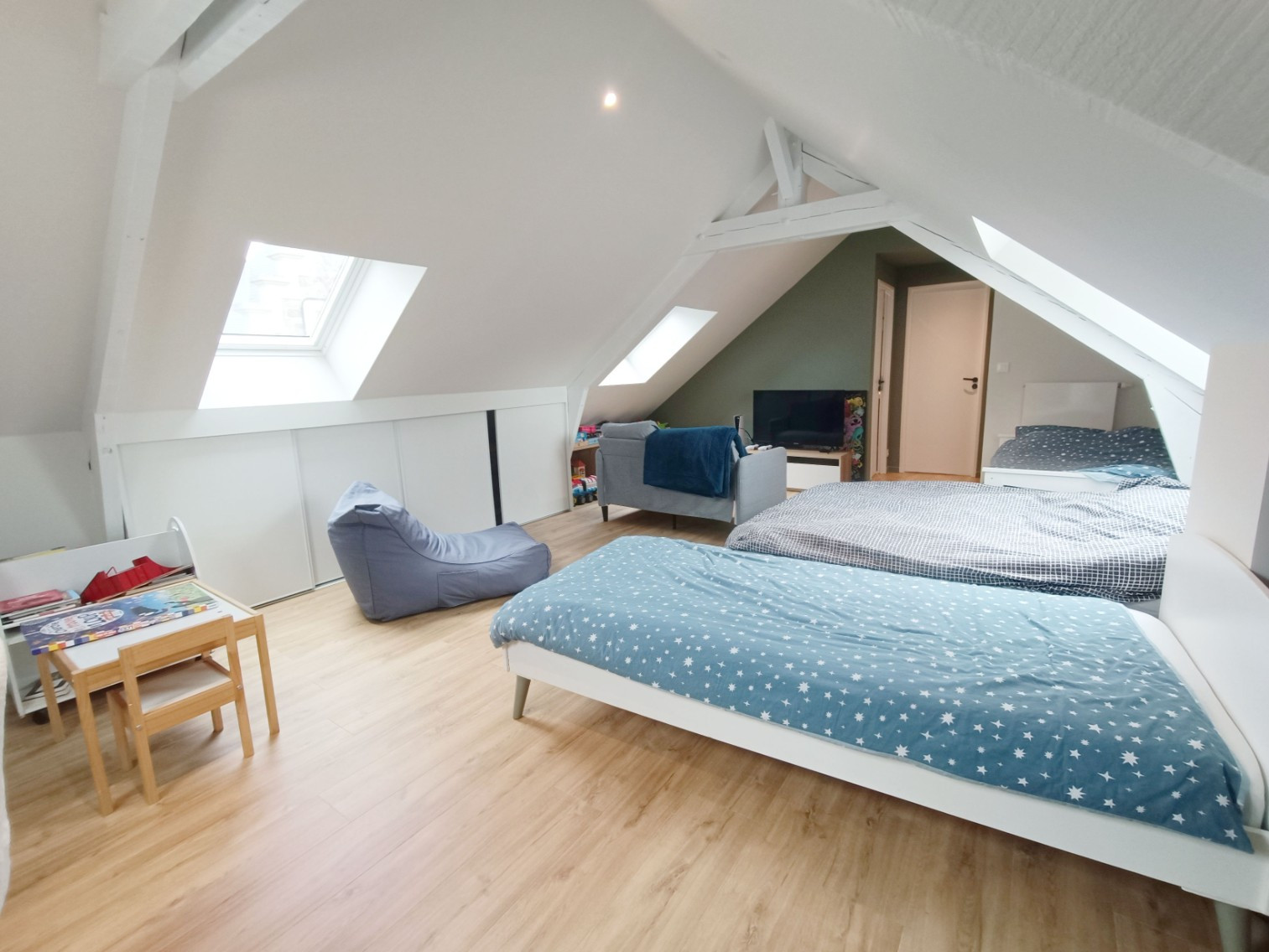 
                                                Vente
                                                 Rénovation 2024 chambres garages jardin