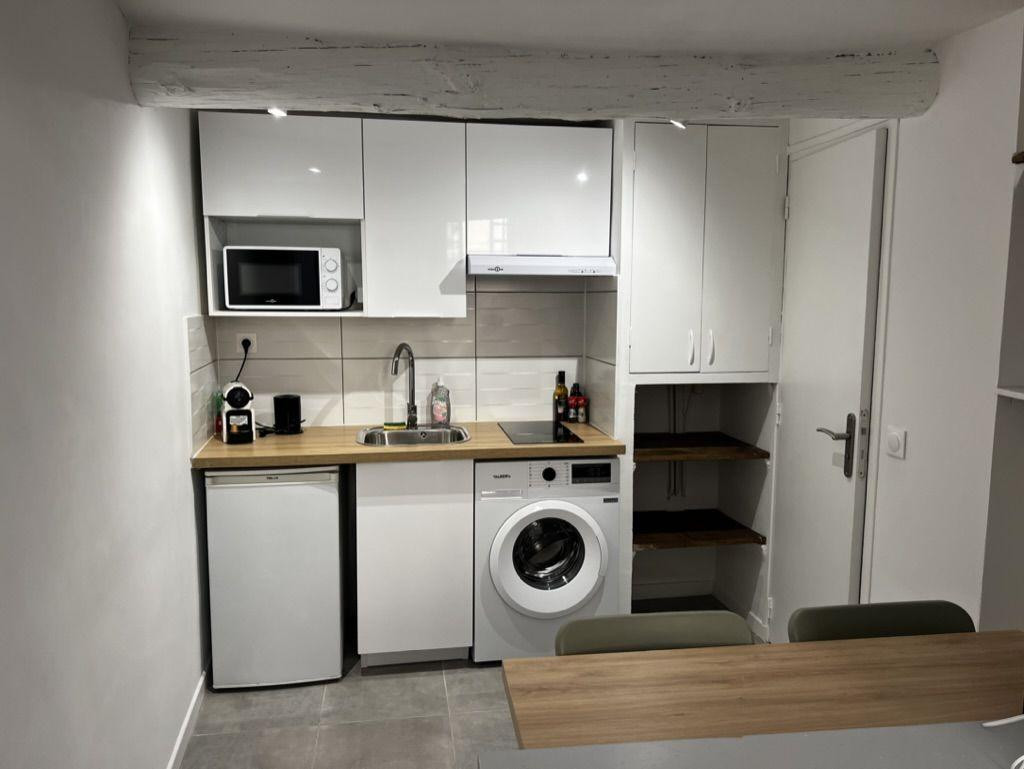 
                                                Location
                                                 Rénové en CV avec clim / lave linge / box internet