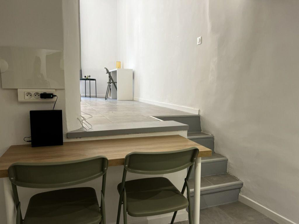 
                                                Location
                                                 Rénové en CV avec clim / lave linge / box internet