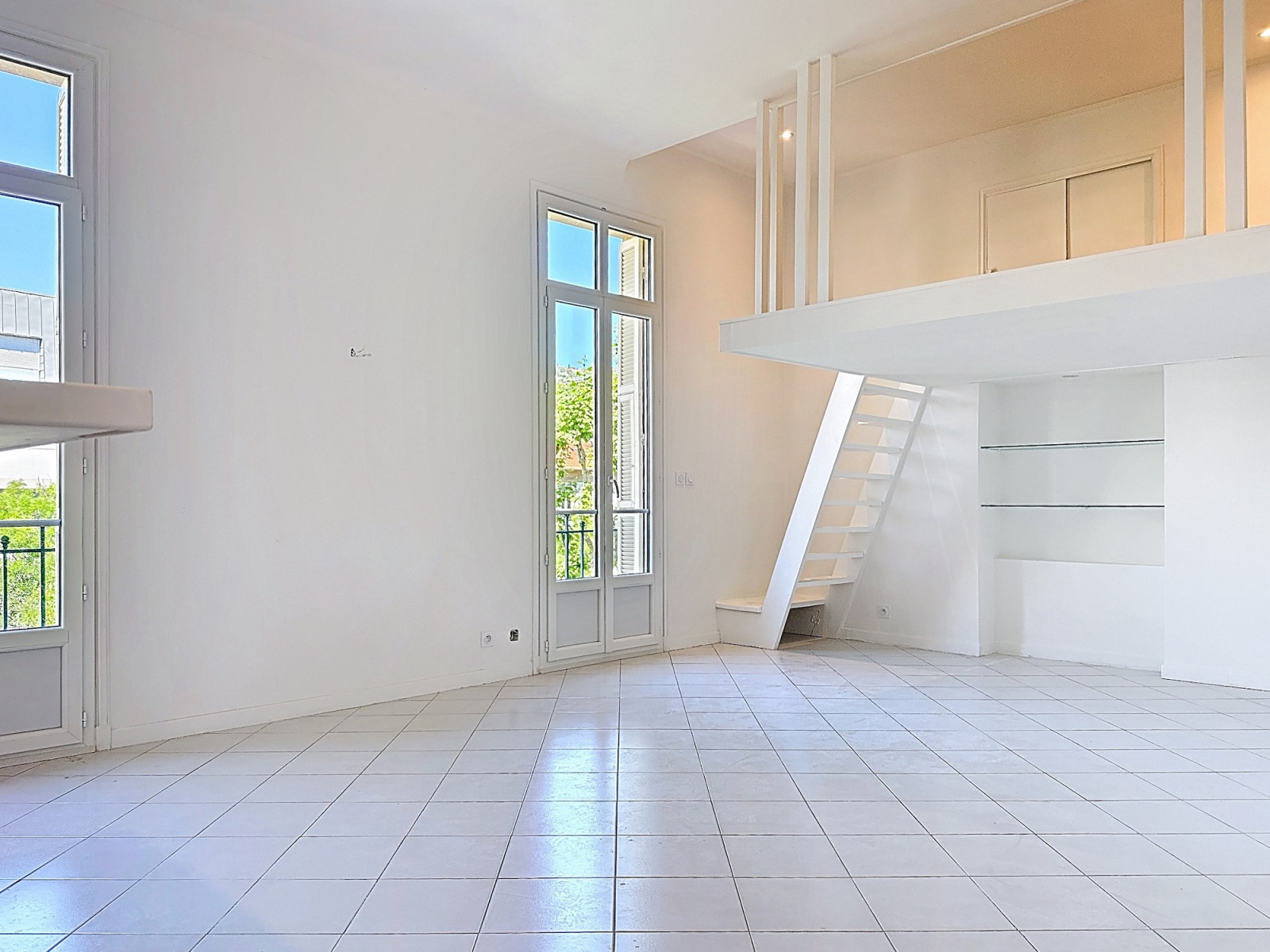 
                                                Vente
                                                 République Delfino, Bel appartement dans un esprit loft
