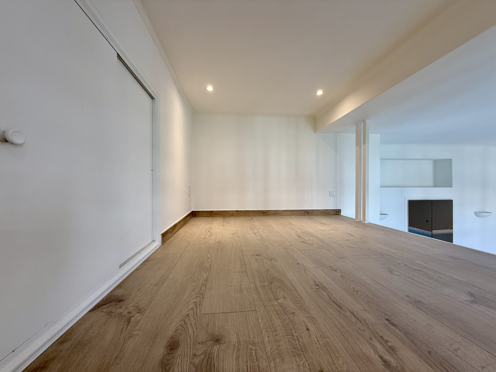 
                                                Vente
                                                 République Delfino, Bel appartement dans un esprit loft