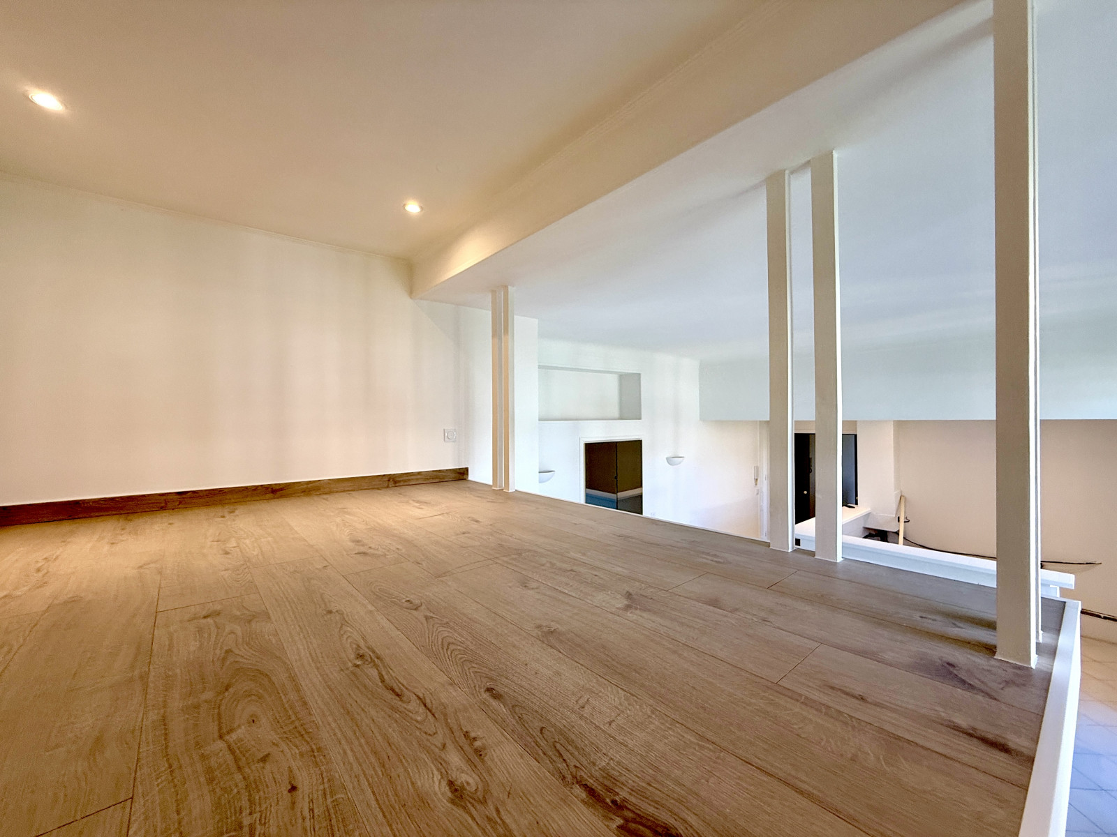 
                                                Vente
                                                 République Delfino, Bel appartement dans un esprit loft