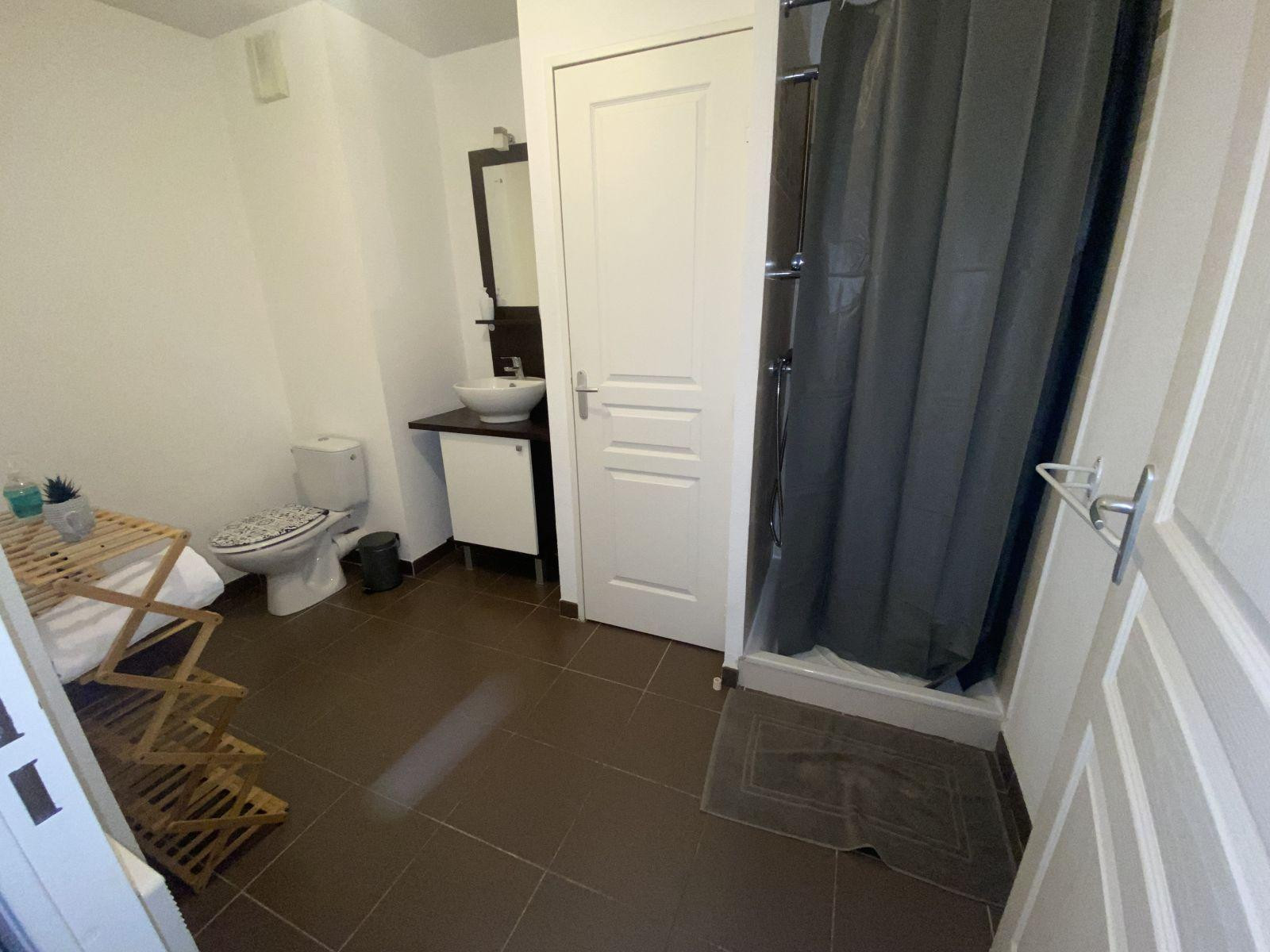 
                                                Location
                                                 Résidence privée avec piscine